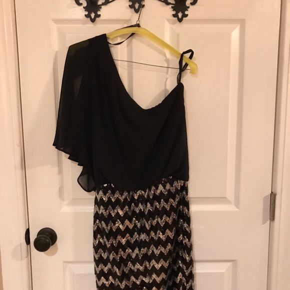 Dress - Picture 2 of 5